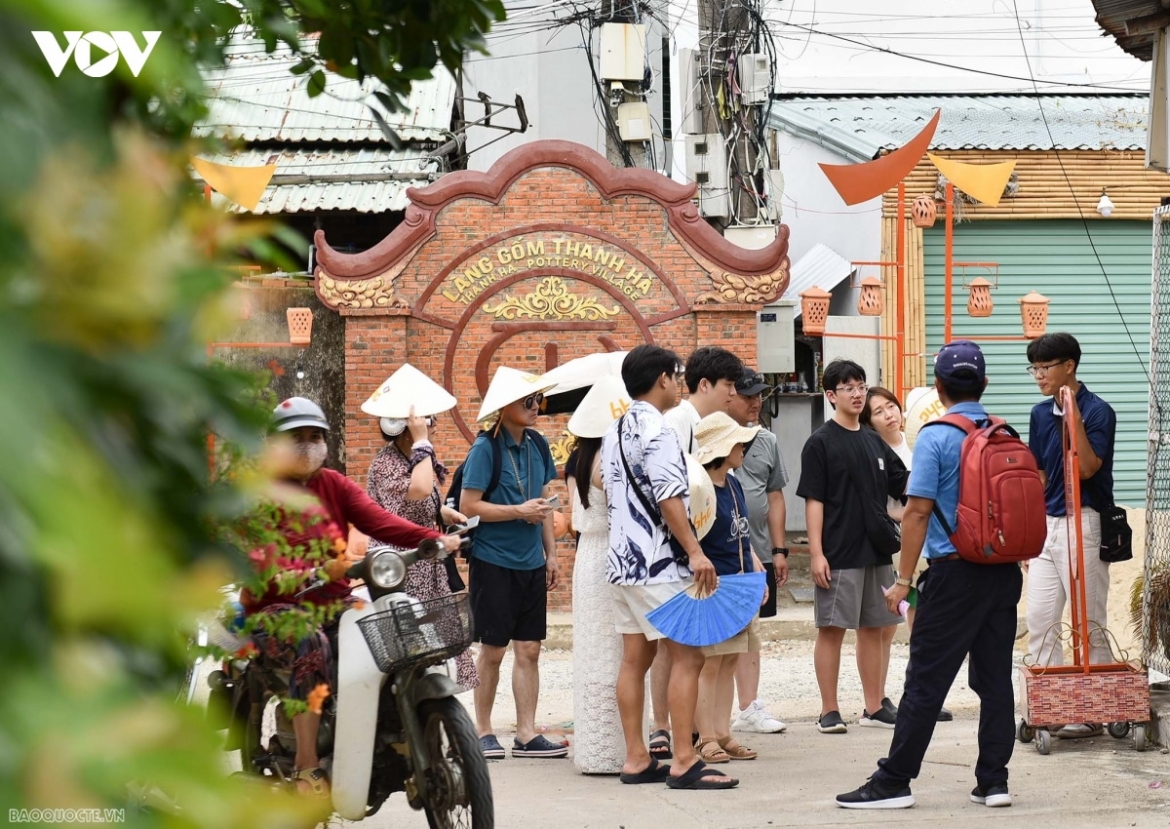 le hoi gio to nghe gom thanh ha - lang nghe co hon 500 nam lich su hinh anh 3