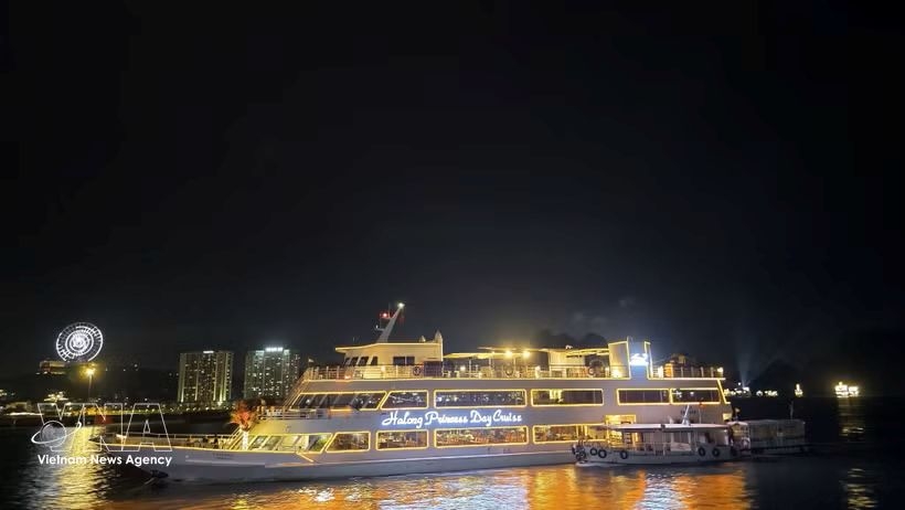 ha long bay dazzles in spectacular night show picture 1