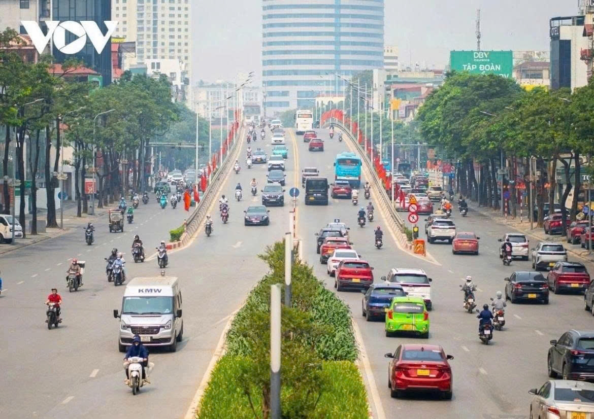 thoi tiet ngay 8 8 ha noi nang 35 do, bac trung bo co mua dong cuc bo hinh anh 1