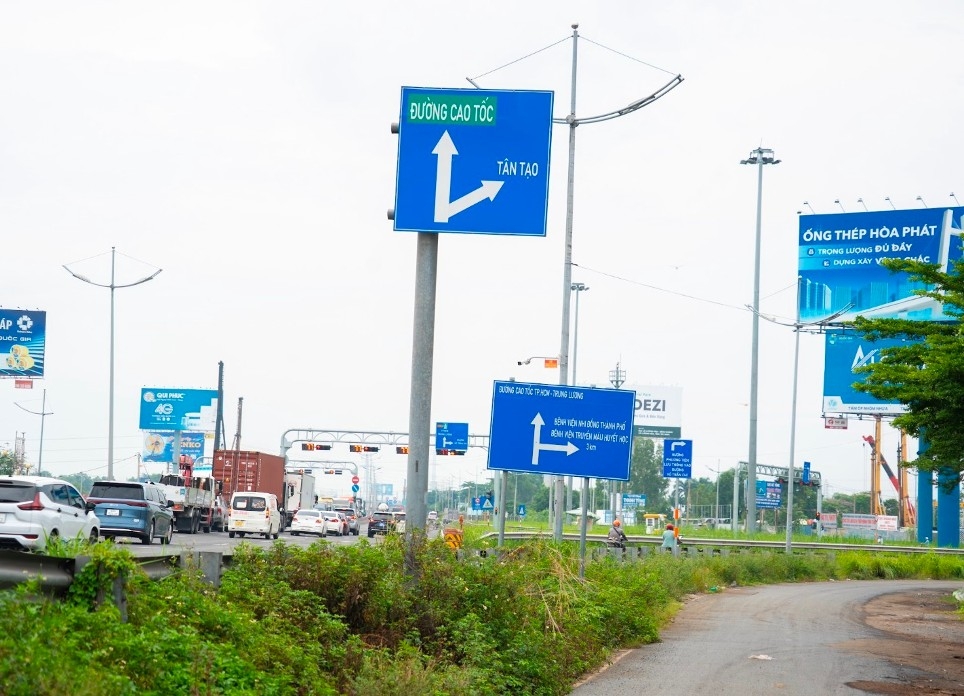 nhan su, may moc nam cho mat bang o cao toc cua ngo tp. ho chi minh hinh anh 2