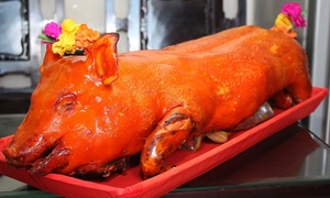 Heo quay nguyên con lên mâm cúng rằm tháng 7, giá gần 7 triệu đồng/mâm