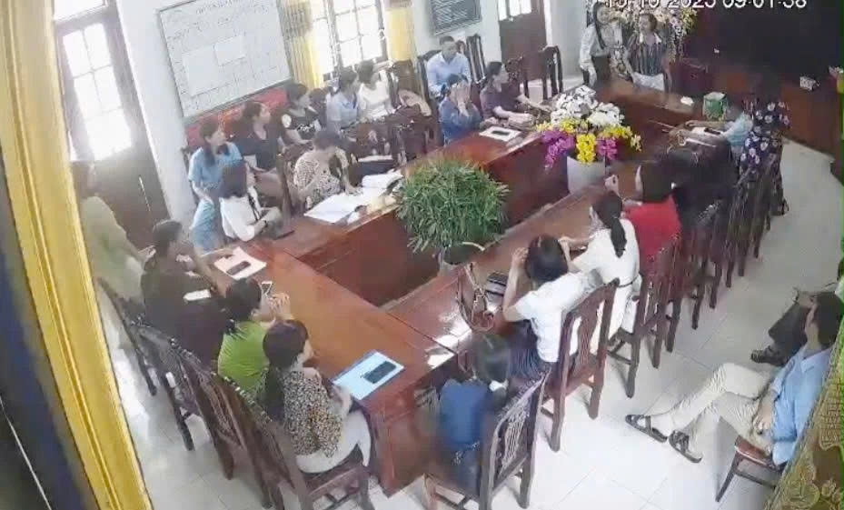 xac minh vu nu hieu truong dap ban, nem coc, mang giao vien o ninh binh hinh anh 1