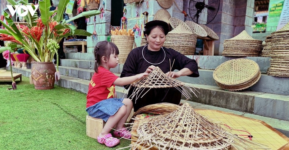 highland market fair opens in hanoi to celebrate national day picture 4
