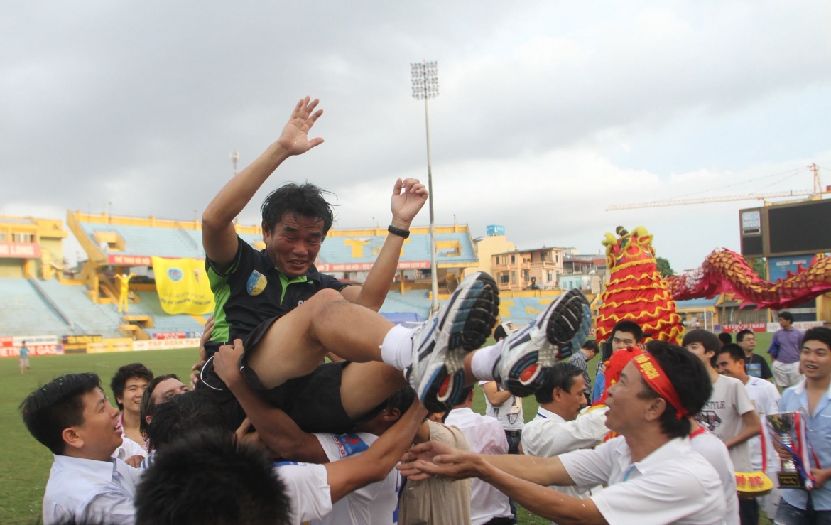 hlv phan thanh hung - nguoi thay co tam va co tam cua bong da viet nam hinh anh 3