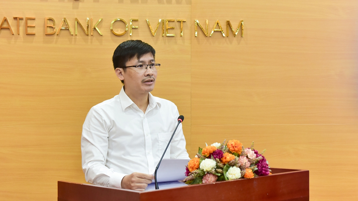 ai ngay cang di sau vao ngan hang hinh anh 2