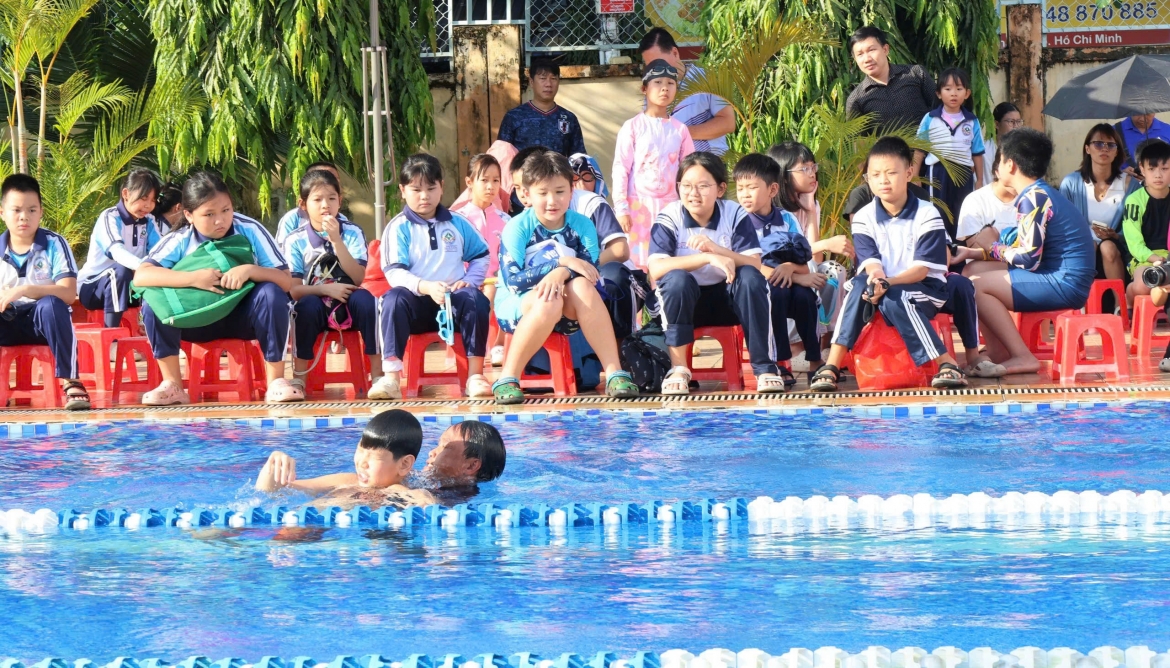 Đề xuất mỗi học sinh ở TP.HCM được hỗ trợ 700.000 đồng để học bơi