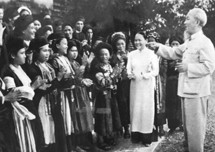 hoc tap va thuc hanh theo bac nhieu nguoi hy sinh loi ich ca nhan vi viec chung hinh anh 1