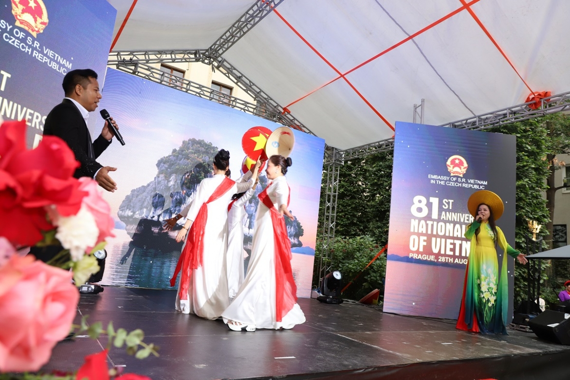 thu tuong sec tham du le ky niem quoc khanh viet nam tai cong hoa sec hinh anh 8