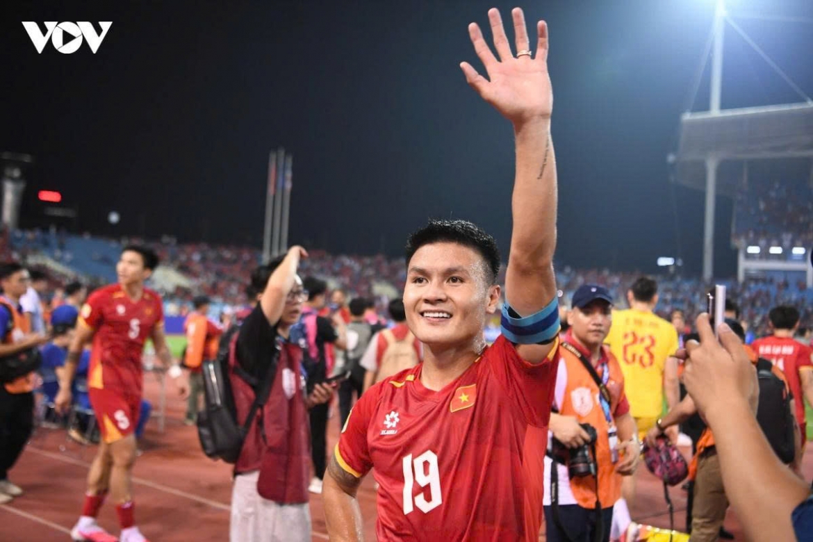 kim sang-sik fights back tears as vietnam celebrate asean cup 2026 triumph picture 1