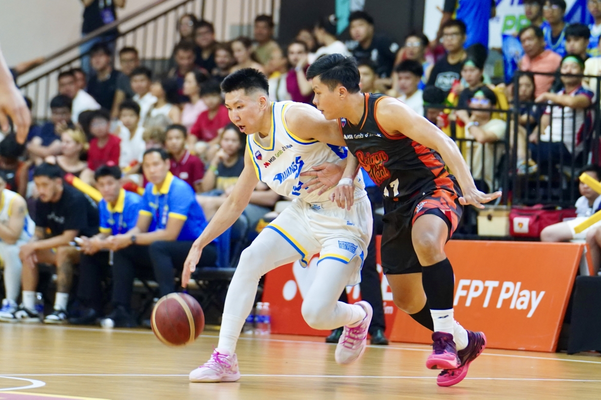 ket qua bong ro moi nhat ho chi minh city wings ha guc saigon heat o vba hinh anh 1