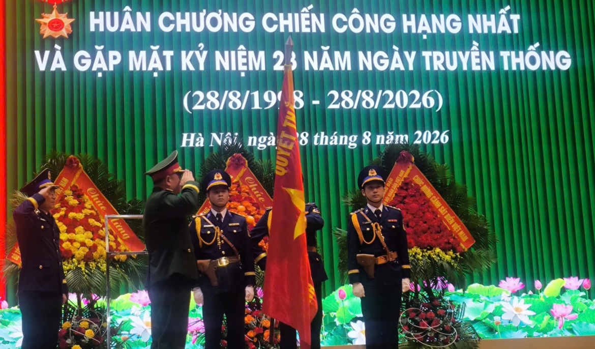 Cảnh sát biển Việt Nam đón nhận Huân chương Chiến công hạng Nhất