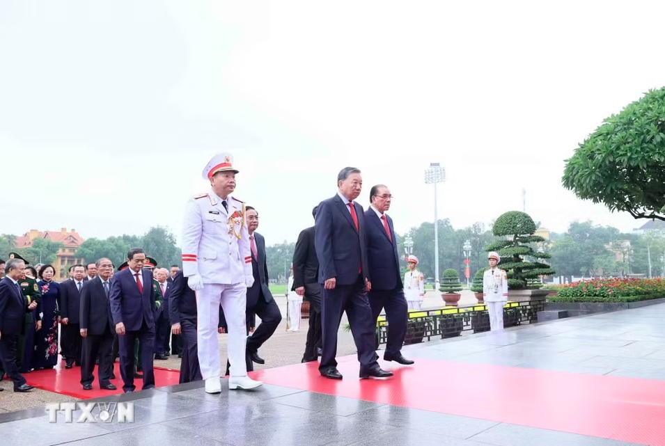 lanh dao Dang, nha nuoc vao lang vieng chu tich ho chi minh dip quoc khanh hinh anh 2