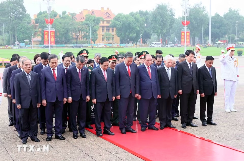 lanh dao Dang, nha nuoc vao lang vieng chu tich ho chi minh dip quoc khanh hinh anh 1
