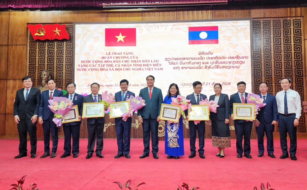 lao trao tang nhieu phan thuong cao quy cho tinh Dien bien hinh anh 2