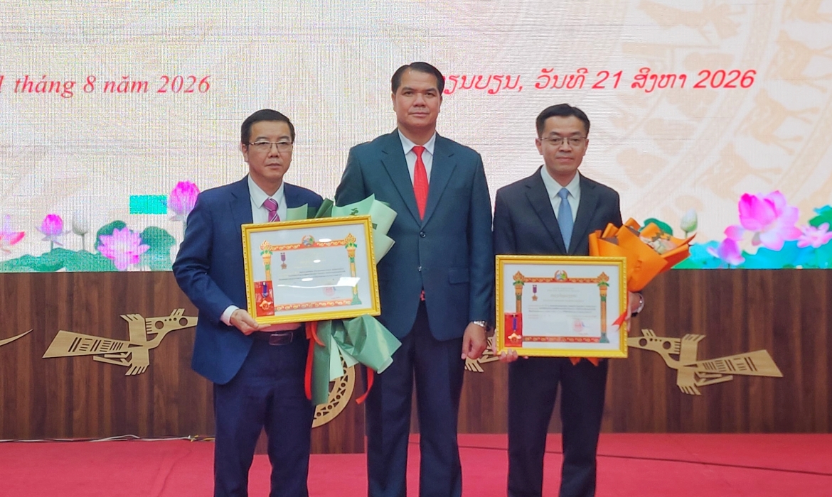 lao trao tang nhieu phan thuong cao quy cho tinh Dien bien hinh anh 1