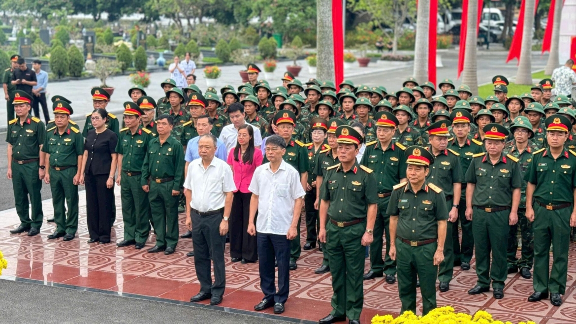 ha noi trien khai lay mau hai cot liet si tai nghia trang mai dich hinh anh 1
