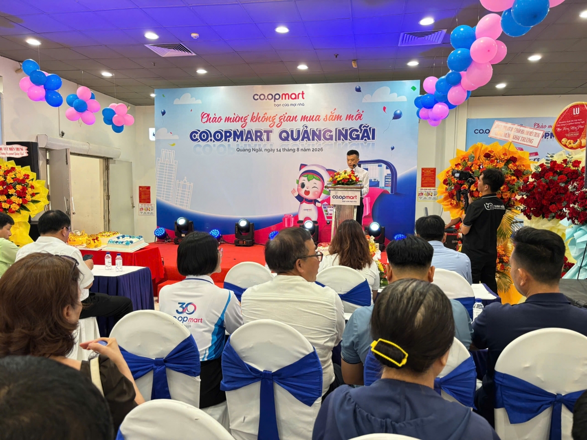 co.opmart mien trung dong loat khoac ao moi , nang tam trai nghiem mua sam hinh anh 2