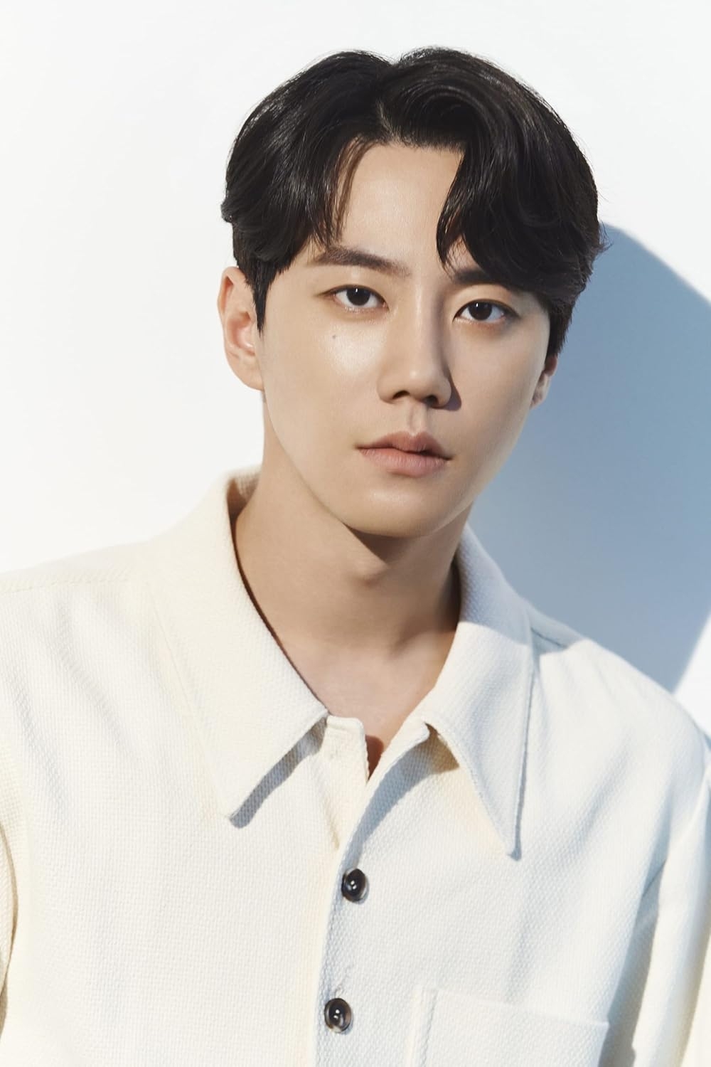 lee jun young tra het no, mua nha cho bo me truoc khi nhap ngu hinh anh 1