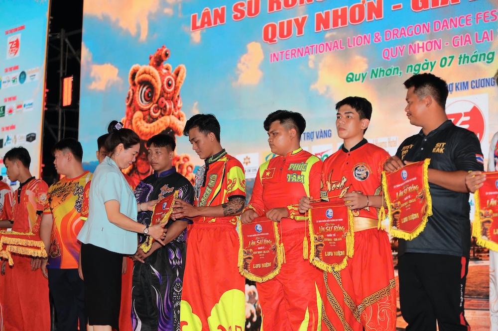 khai mac lien hoan lan su rong quoc te va le hoi duong pho quy nhon - gia lai hinh anh 1