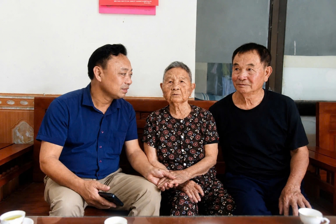 hon nua the ky, me tram tuoi van ngong con tro ve hinh anh 3