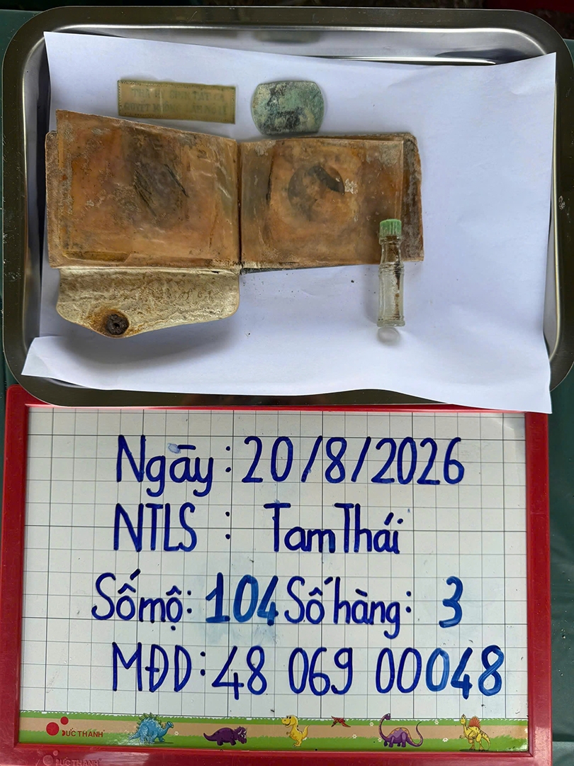 phat hien buc anh trong phan mo liet si chua biet ten o Da nang hinh anh 2