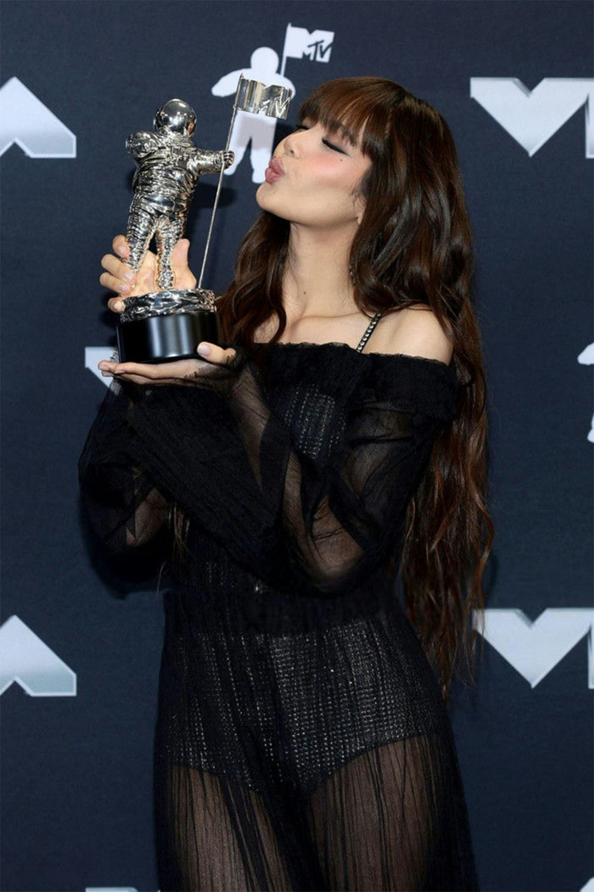 lisa tro thanh nghe si solo k-pop duoc de cu nhieu nhat lich su mtv vmas hinh anh 3