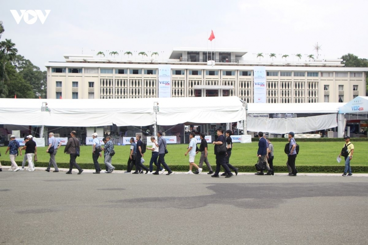 major tourist hubs heat up as national day holiday enters second day picture 2