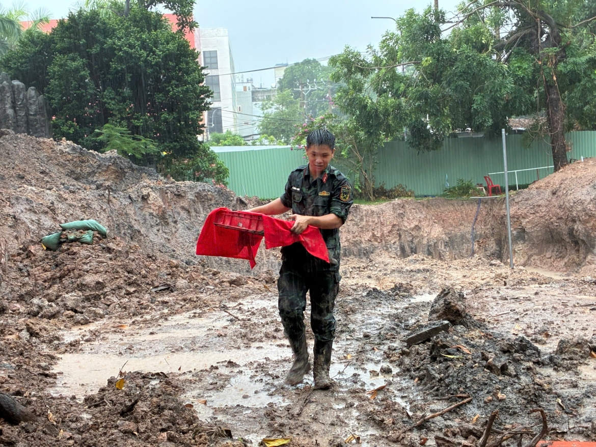 Đội mưa tìm kiếm, quy tập 12 bộ hài cốt liệt sĩ ở Công viên Lê Thị Riêng