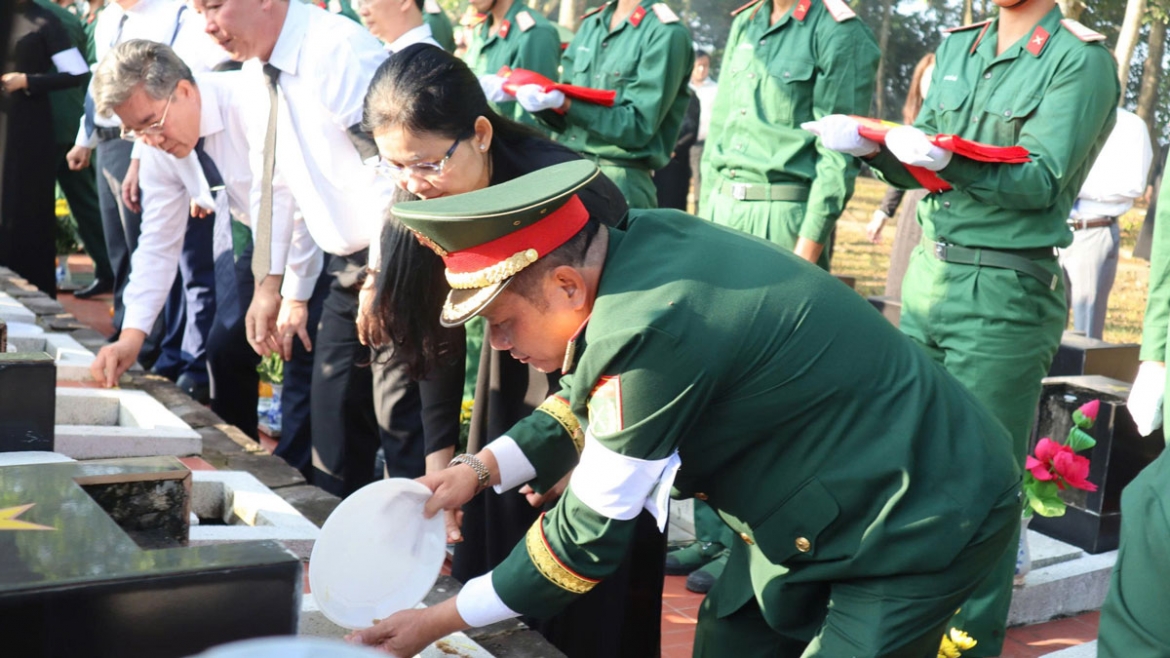 Dong nai to chuc truy dieu, an tang 29 hai cot liet si hinh anh 3