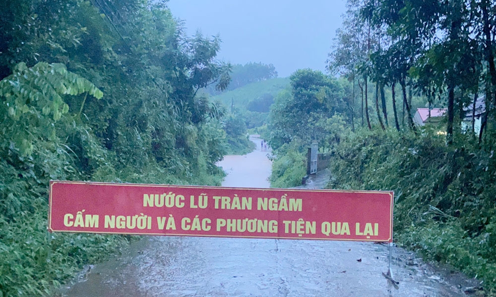 nuoc lu dang cao, nhieu khu vuc mien nui bac ninh bi co lap hinh anh 2