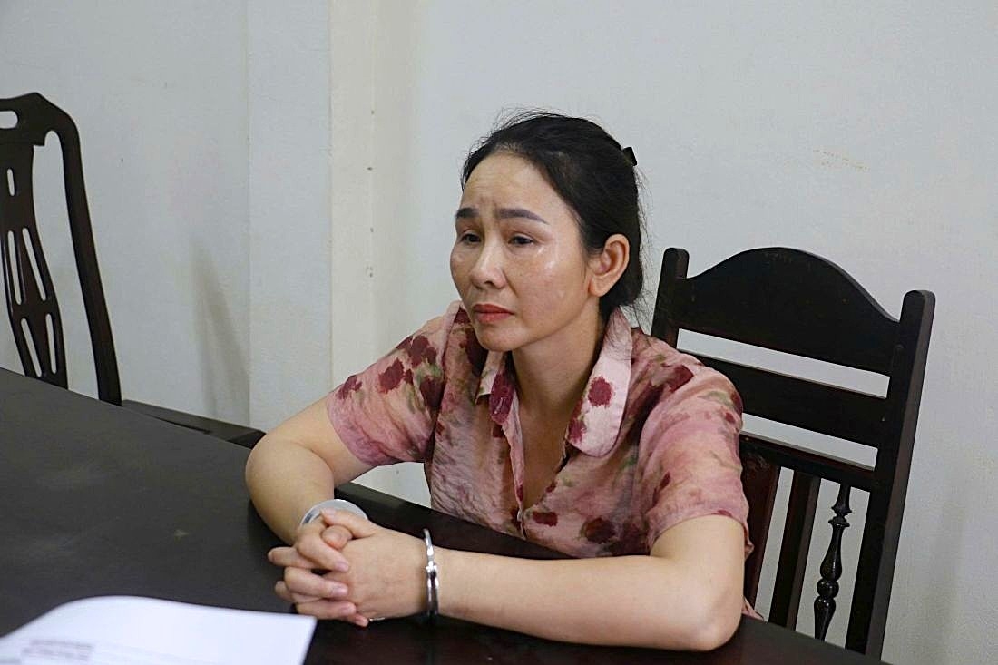 bat giu nguoi phu nu huy dong hon 50 ty dong bang chieu gop von buon hai san hinh anh 1