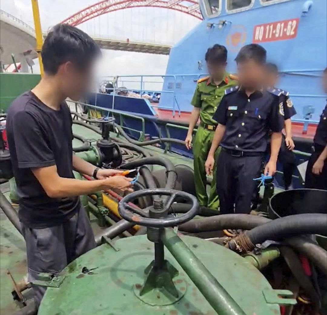 phat hien hon 70.000 lit dau fo nghi nhap lau tren vung bien hai phong hinh anh 1