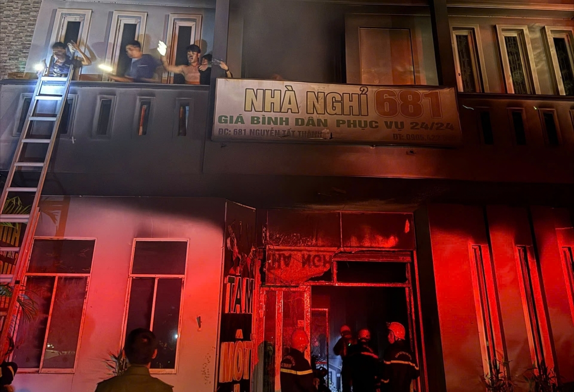 Da nang kip thoi cuu 28 nguoi mac ket trong vu chay nha nghi hinh anh 1
