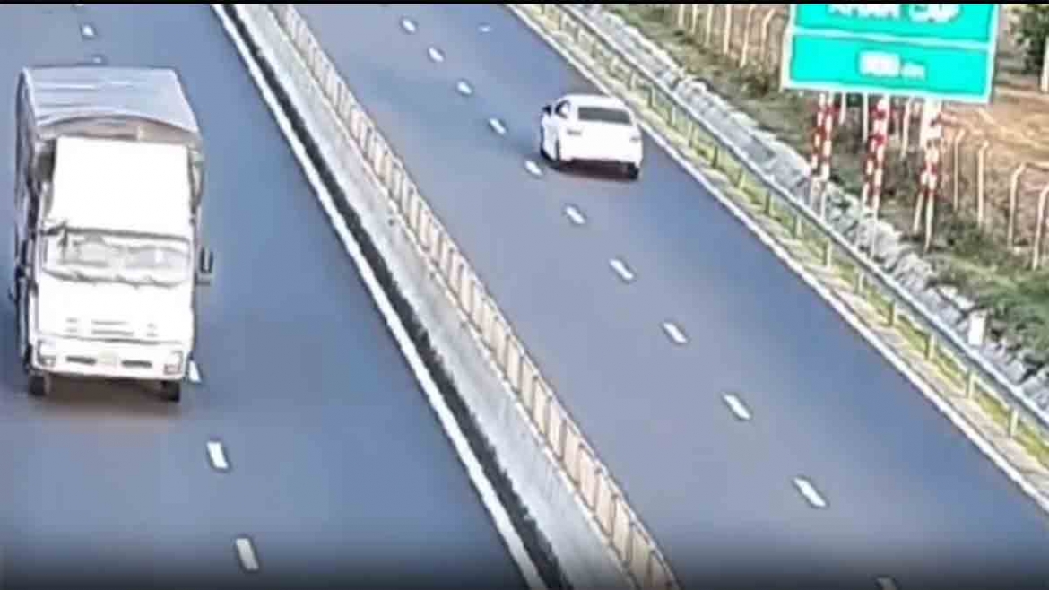 nu tai xe bi phat 35 trieu dong loi lui xe tren cao toc vinh hao - phan thiet hinh anh 1