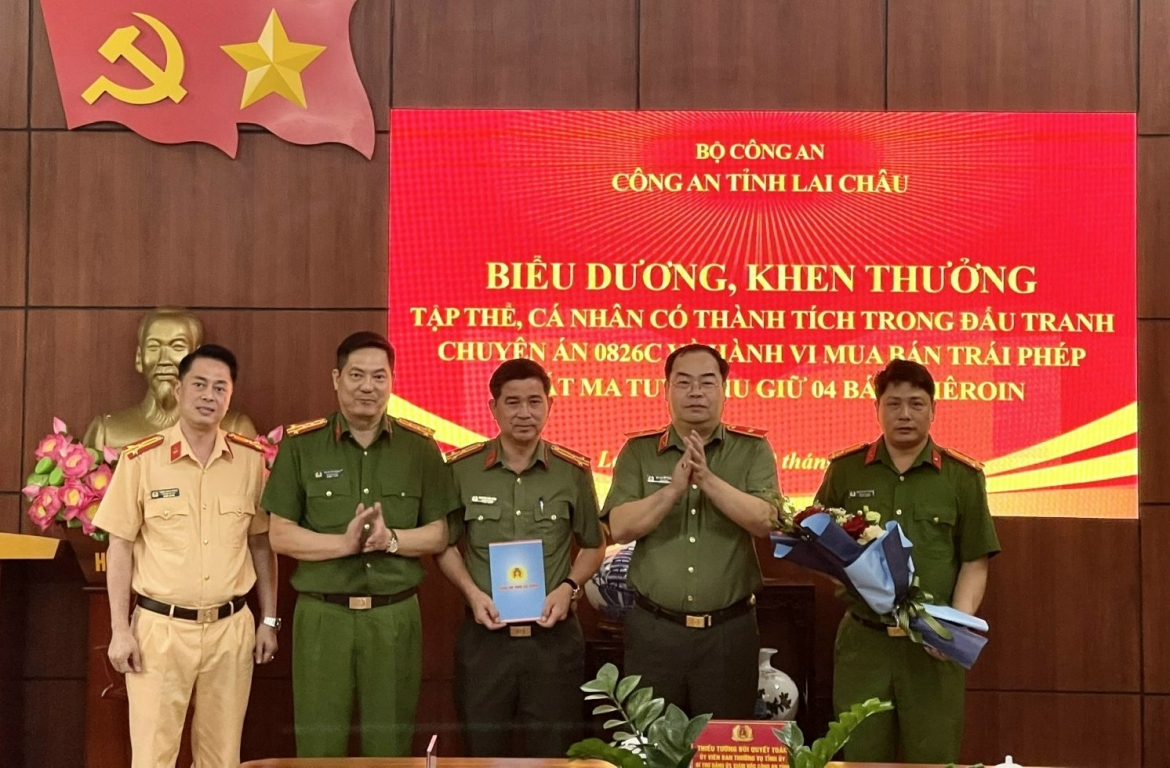 cong an lai chau pha chuyen an, thu giu 4 banh heroin hinh anh 2