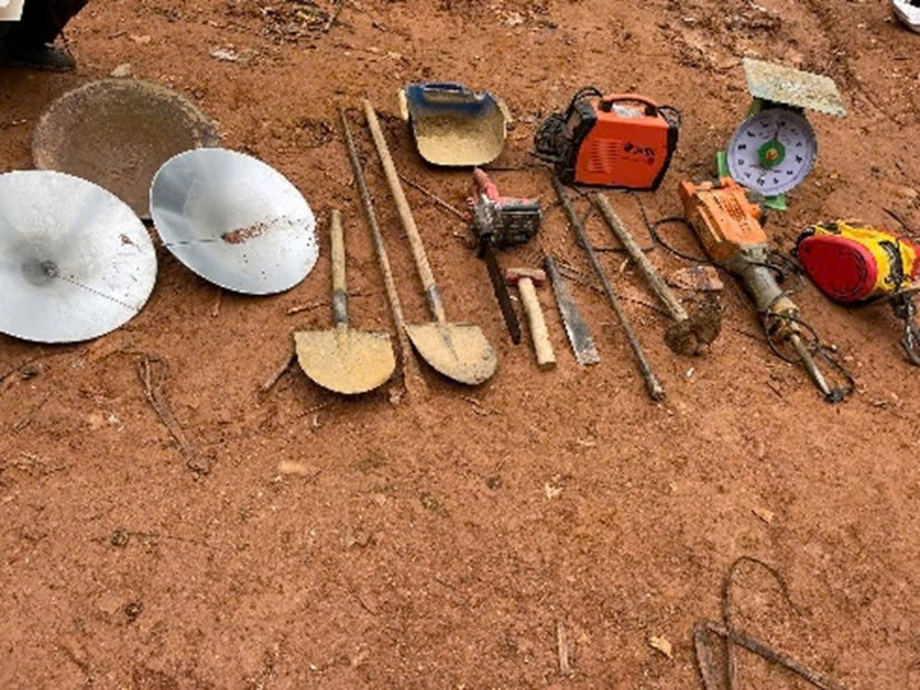 khoi to 3 doi tuong dua, nhan hoi lo de khai thac vang trai phep hinh anh 2