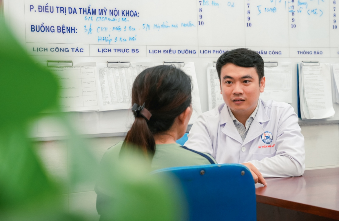 bi lat mi nang sau tham my, nguoi phu nu 62 tuoi phai ghep da hinh anh 2