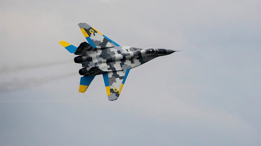 tiem kich mig-29 ukraine boc chay, phi cong thoat nan hinh anh 1