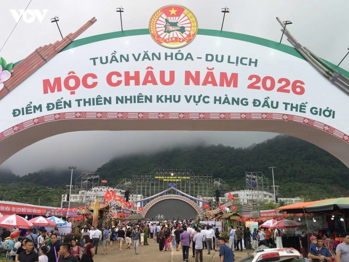 ethnic cultural colors converge in moc chau picture 1