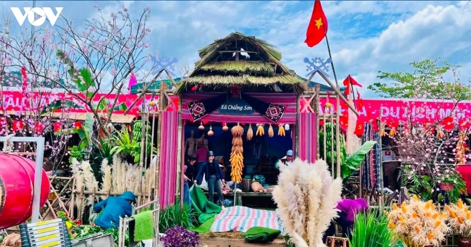 ethnic cultural colors converge in moc chau picture 2