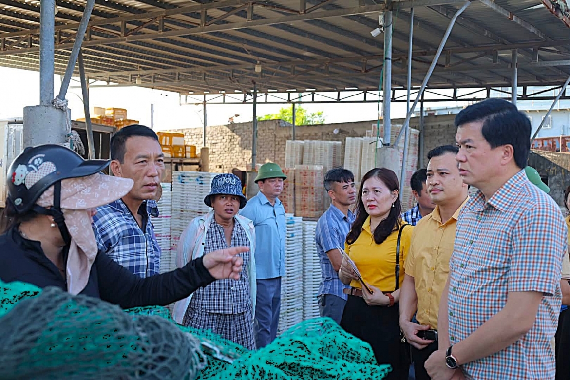 Uy ban mat tran to quoc viet nam tinh nghe an ho tro 5 chu tau ca bi chay hinh anh 2