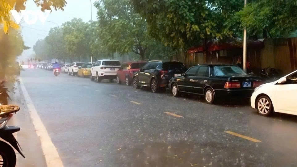 thoi tiet ngay 2 8 ha noi co mua dong, bac bo cuc bo mua to hinh anh 1