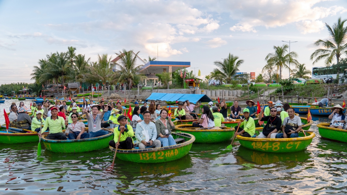 60 doanh nghiep lu hanh myanmar khao sat diem den tai hue va Da nang hinh anh 2