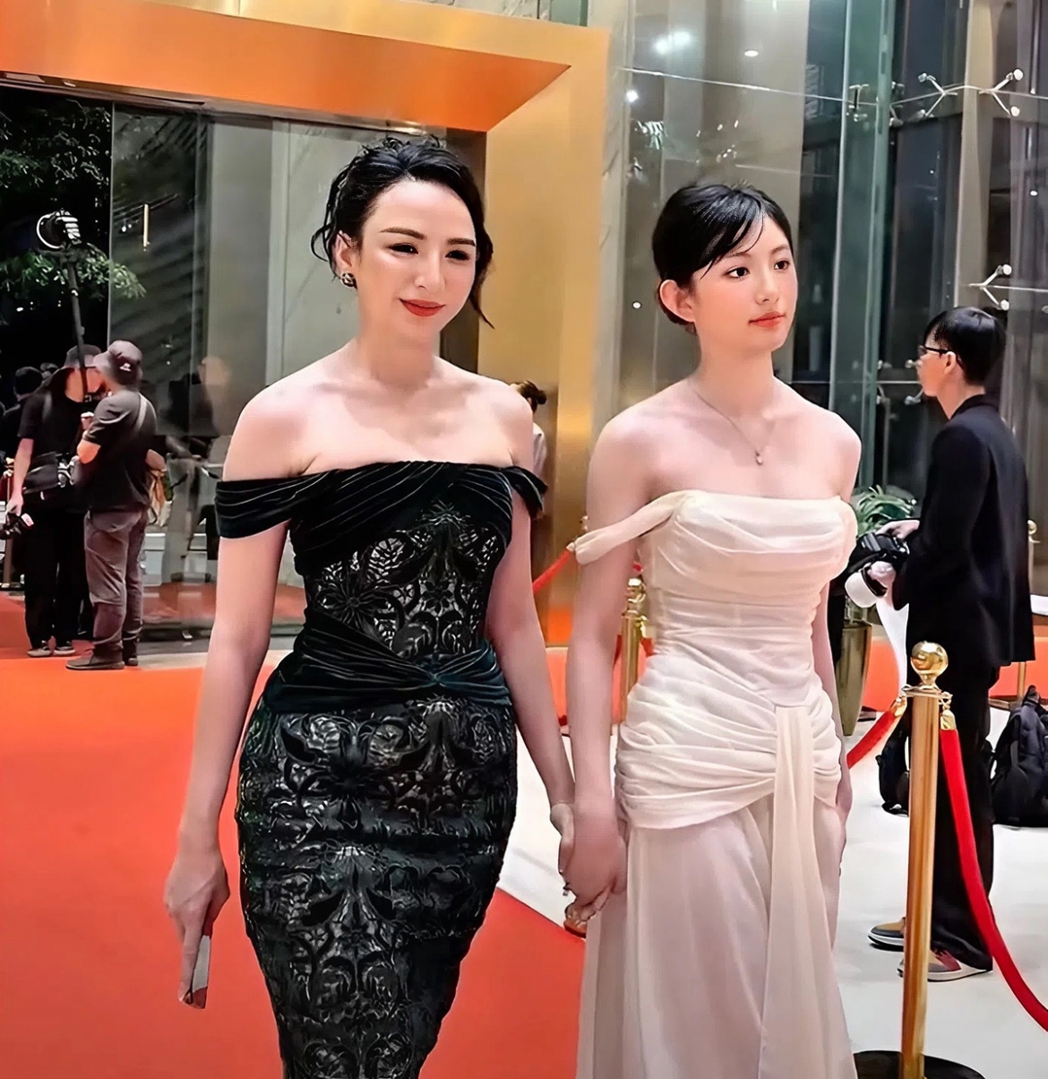sao viet 5-8 ca si phuong diem huyen bi khoi to vi van de ban quyen hinh anh 10