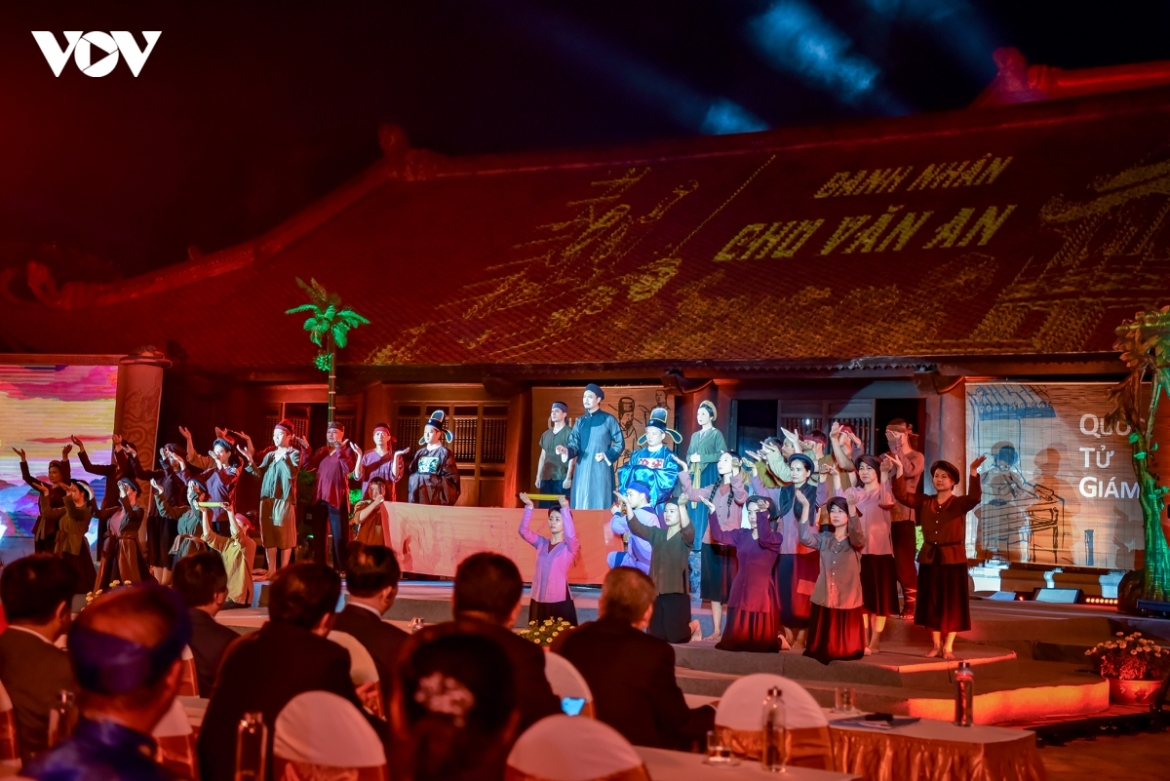 van hoa khong chi de trinh dien ma phai tro thanh chuan muc, hanh vi va nep song hinh anh 4