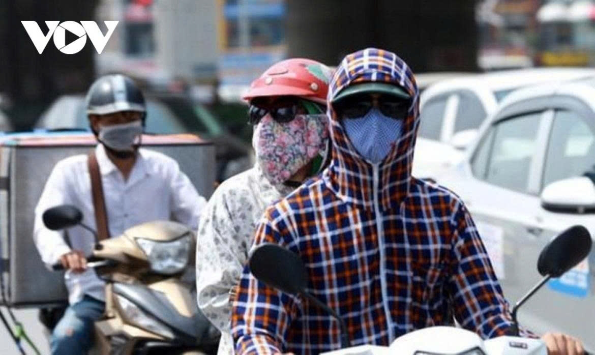 thoi tiet ngay 13 8 ha noi nang nong, co noi tren 37 do c hinh anh 1