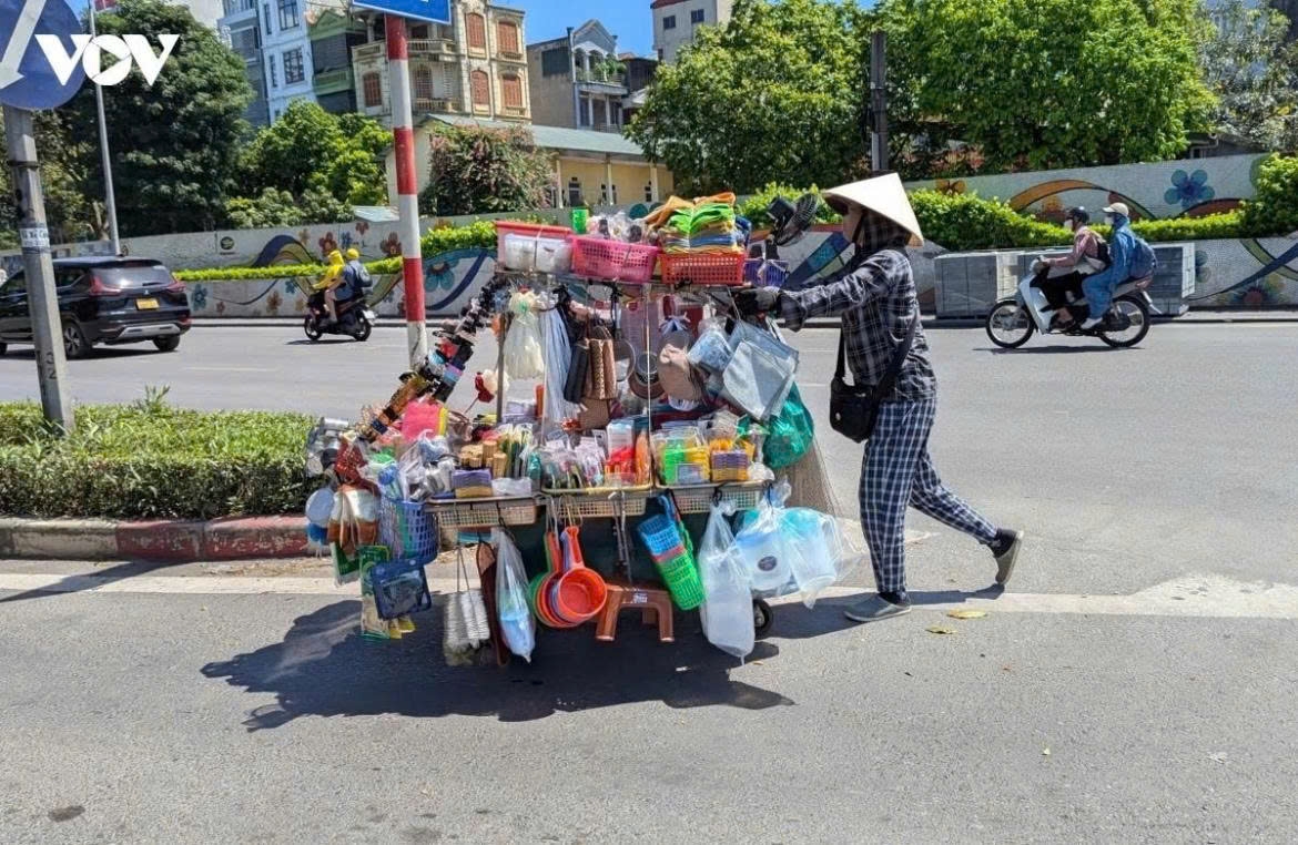 thoi tiet ngay 14 8 ha noi nang nong, chieu mua dong hinh anh 1