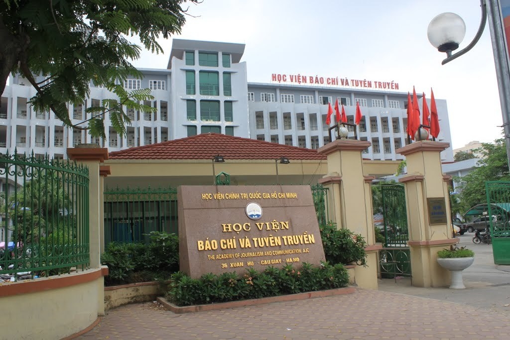 Diem chuan bao chi giam manh do suc hut cua nganh hoc nay thay doi hinh anh 1