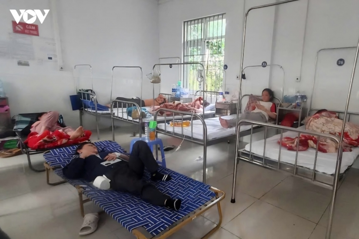 ngo doc banh mi vi sao mon an quen thuoc van tiem an rui ro hinh anh 1