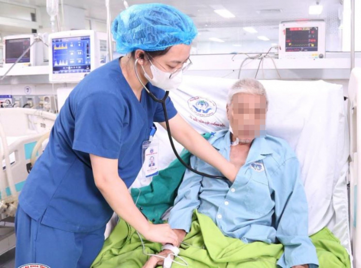 nam benh nhan 69 tuoi ngung tim 15 lan, duoc cuu song bang ky thuat dac biet hinh anh 1